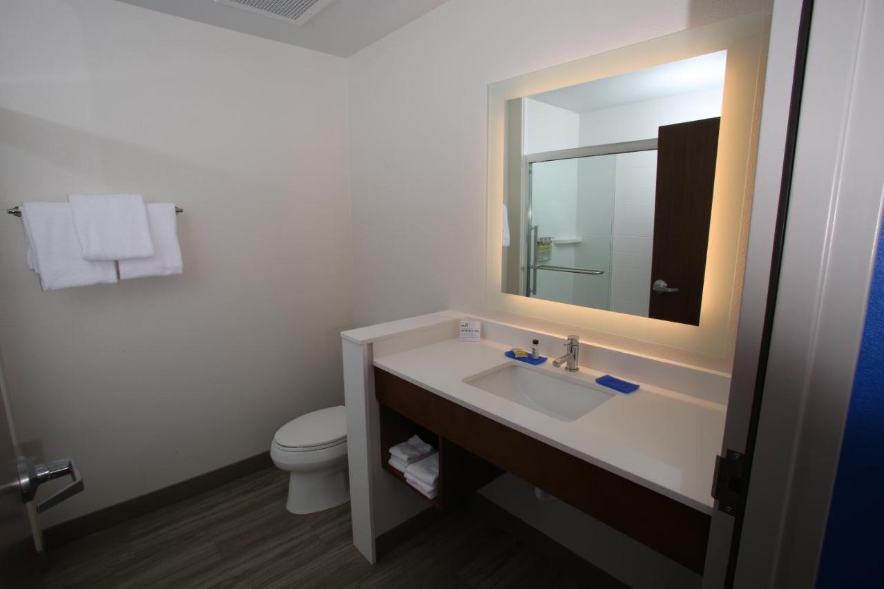 Holiday Inn Express Hotel And Suites Lincoln Airport By Ihg Экстерьер фото