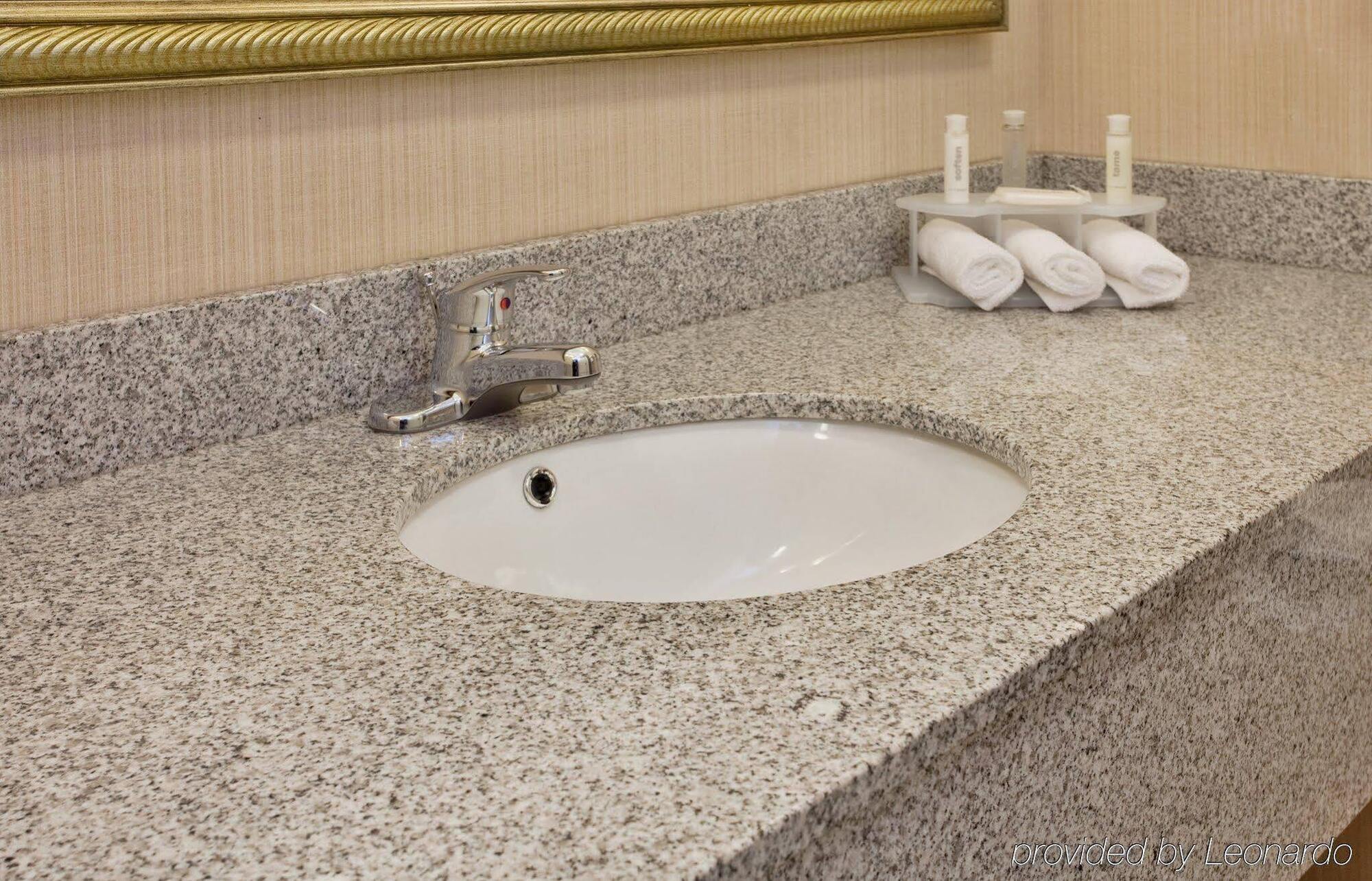 Holiday Inn Express Hotel And Suites Lincoln Airport By Ihg Экстерьер фото