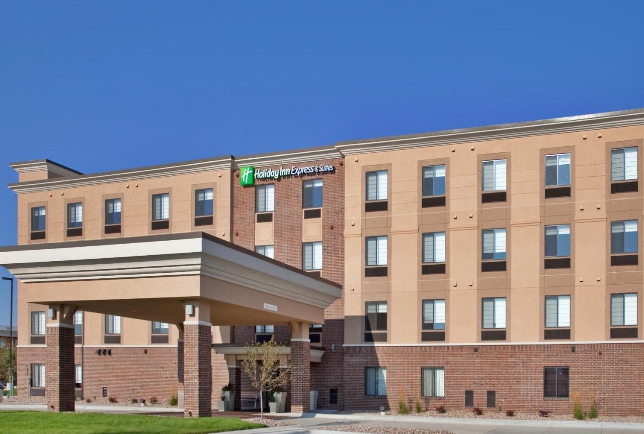 Holiday Inn Express Hotel And Suites Lincoln Airport By Ihg Экстерьер фото