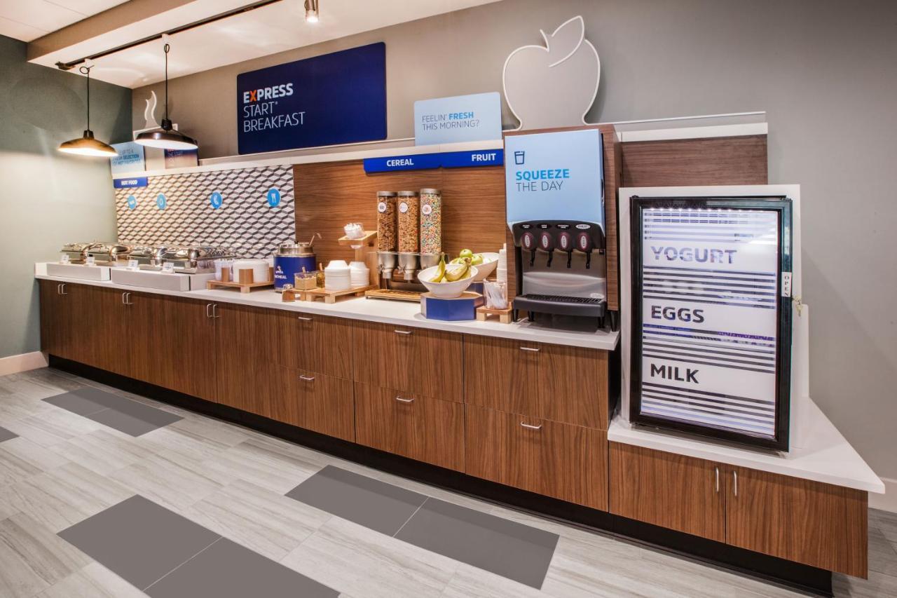 Holiday Inn Express Hotel And Suites Lincoln Airport By Ihg Экстерьер фото